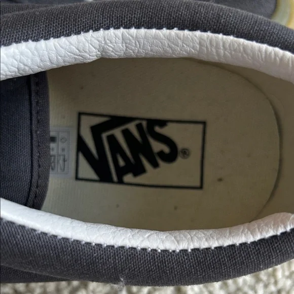 Vans Men's dark grey Sneakers with Gum Sole - mens size 11 (never worn) - Picture 2 of 10